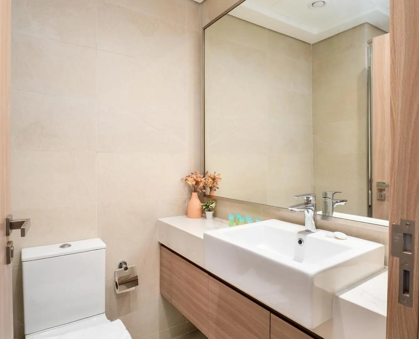 Amazing Studio In Azizi Riviera 9,City & Pool View Dubaï