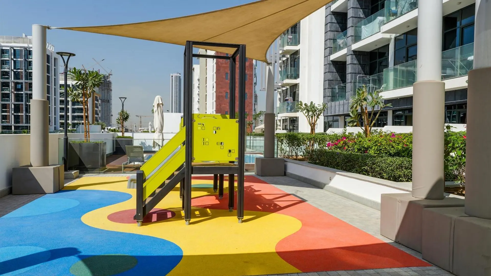 Amazing Studio In Azizi Riviera 9,City & Pool View Dubaï